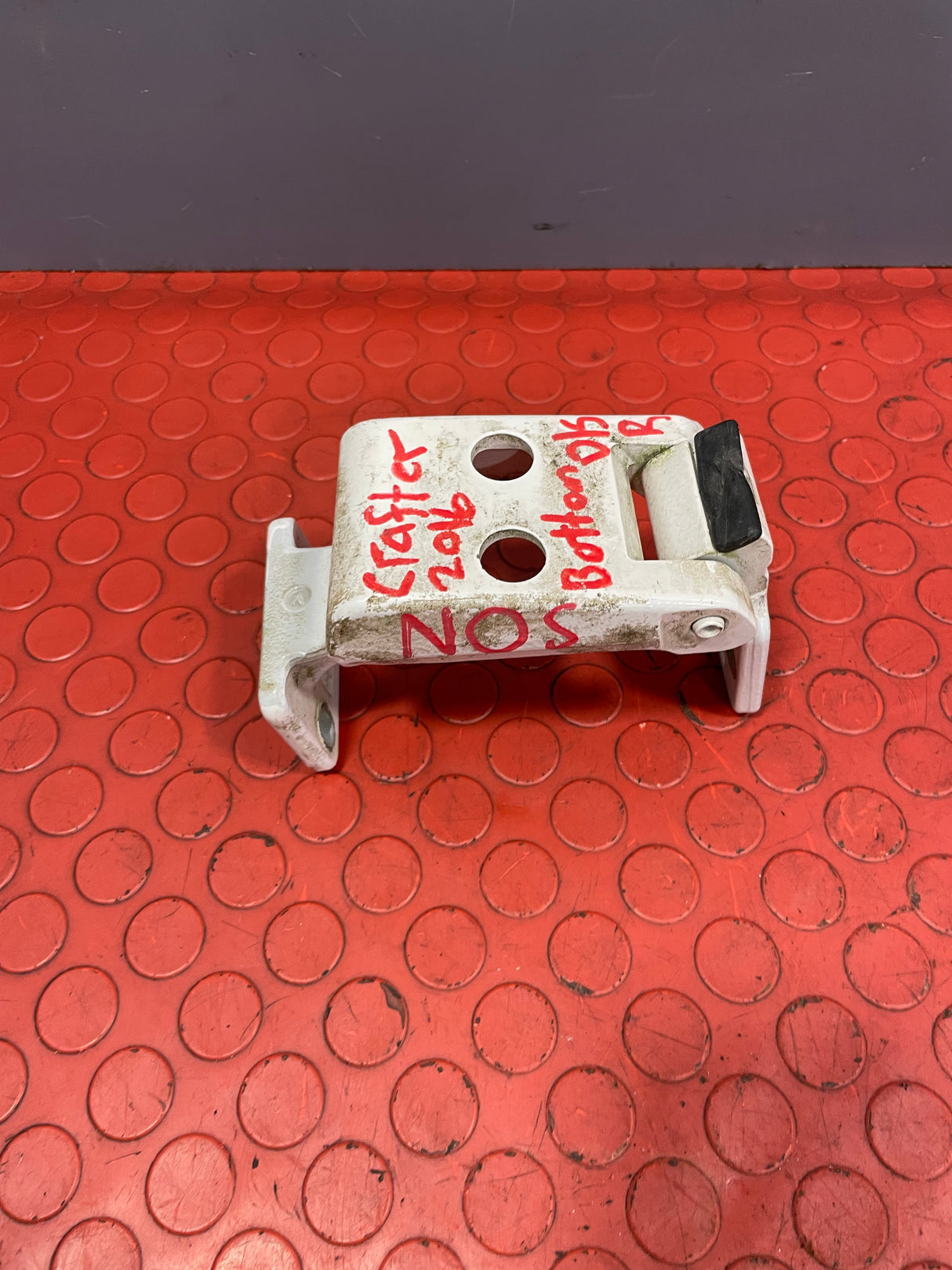 Volkswagen Crafter/Mercedes Benz Sprinter REAR DOOR PANEL HINGE Bottom Driver's Side RH 2016 P/N A9067400737