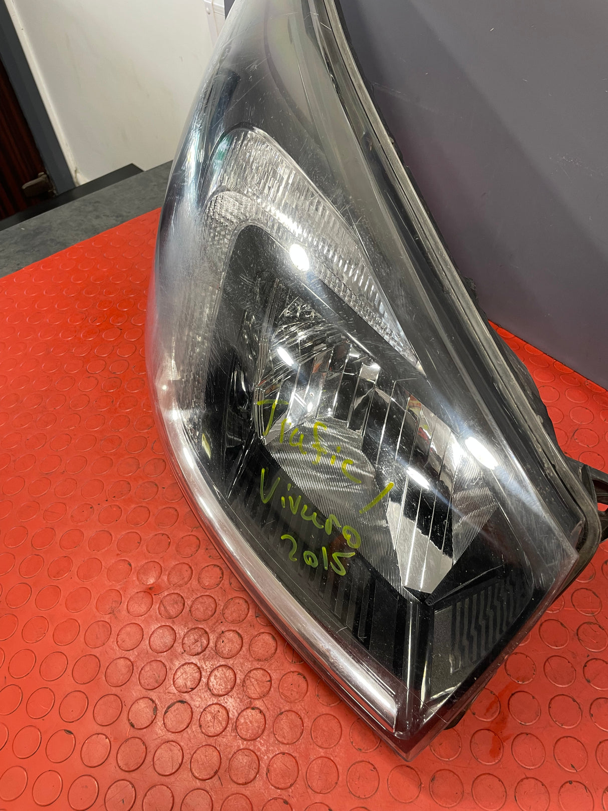 Renault Trafic/Vauxhall Vivaro/Nissan NV300 Primastar HEADLIGHT ASSEMBLY DEPO (with Visible Scratches) Driver's Side 2014-2019 P/N 084421185R