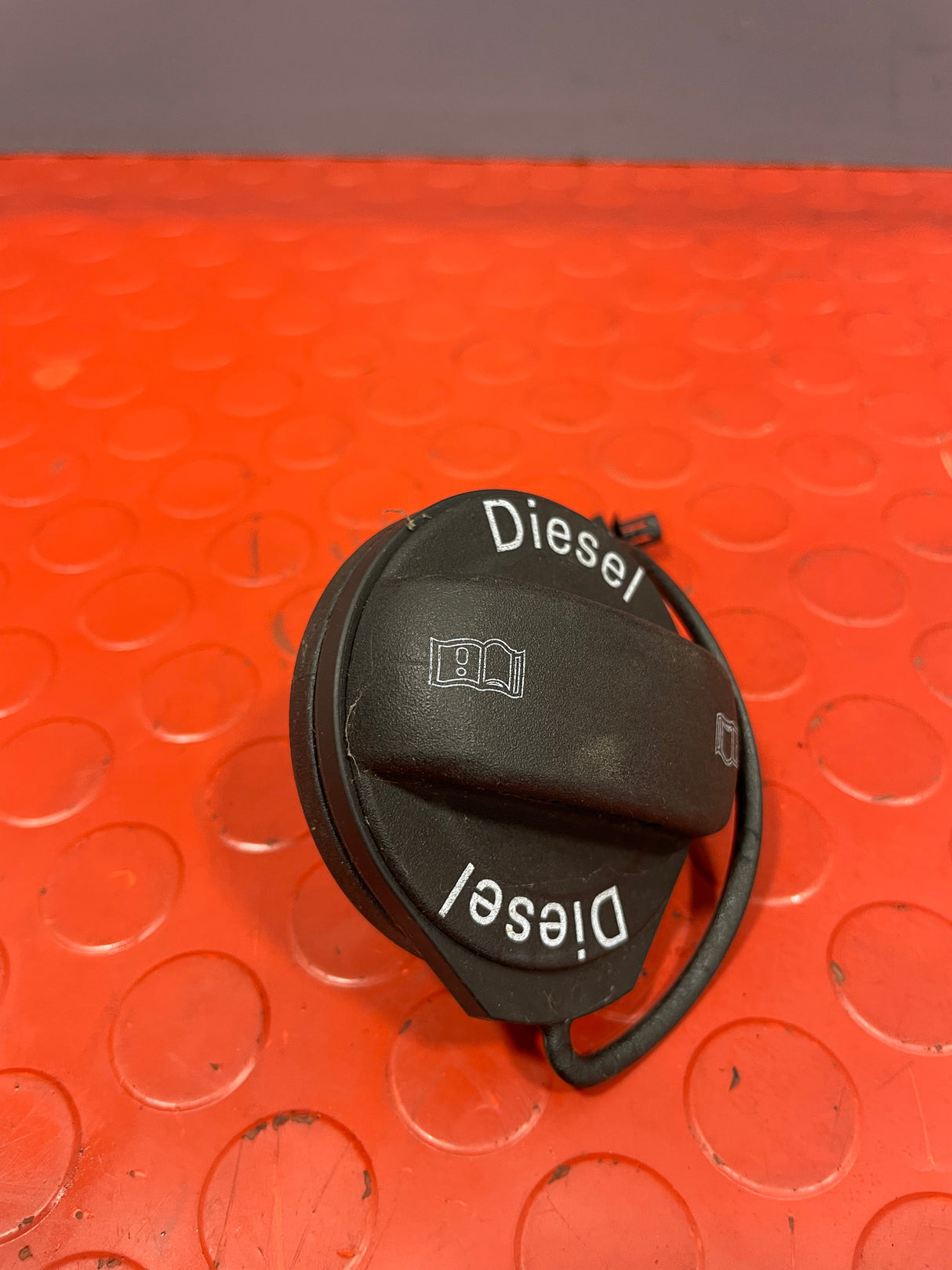 Volkswagen/Audi DIESEL FILLER CAP B6,B7,1.6,1.9,2.0P/N 3C0201553K