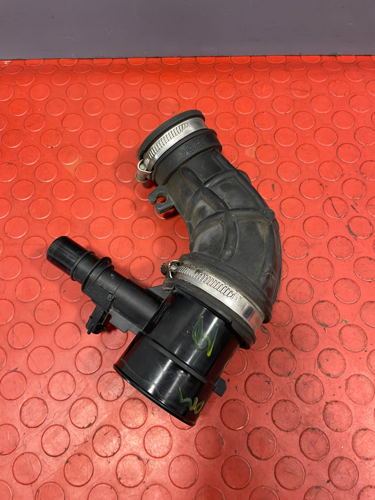Ford Transit Custom AIR INTAKE HOSE / INDUCTION PIPE w/ SENSOR 2.0 2019-2023 P/N GK219F805AC - 1