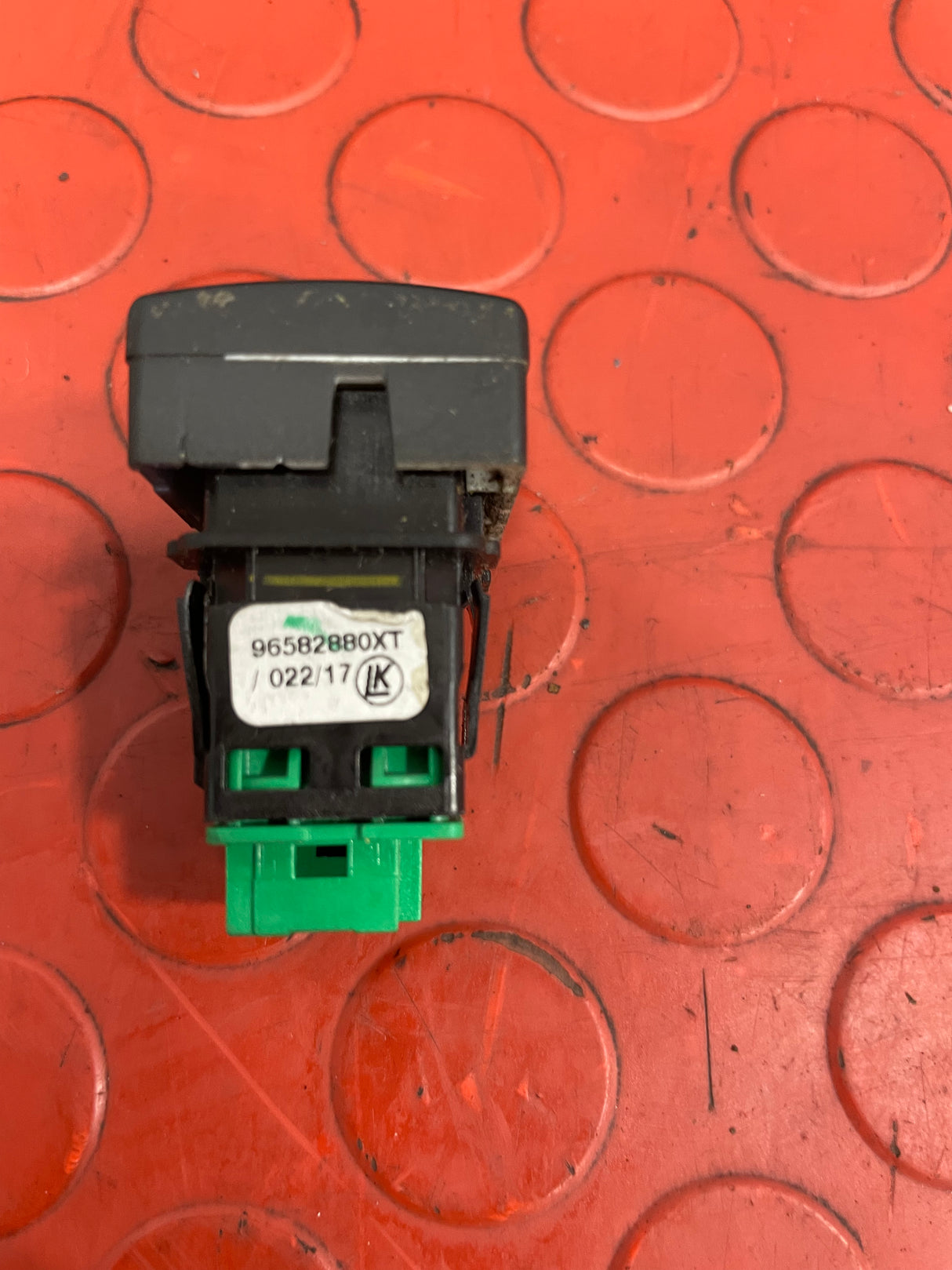 Citroen Berlingo/Peugeot Partner CABIN LOCK SWITCH 2008-2018 P/N 96582880XT