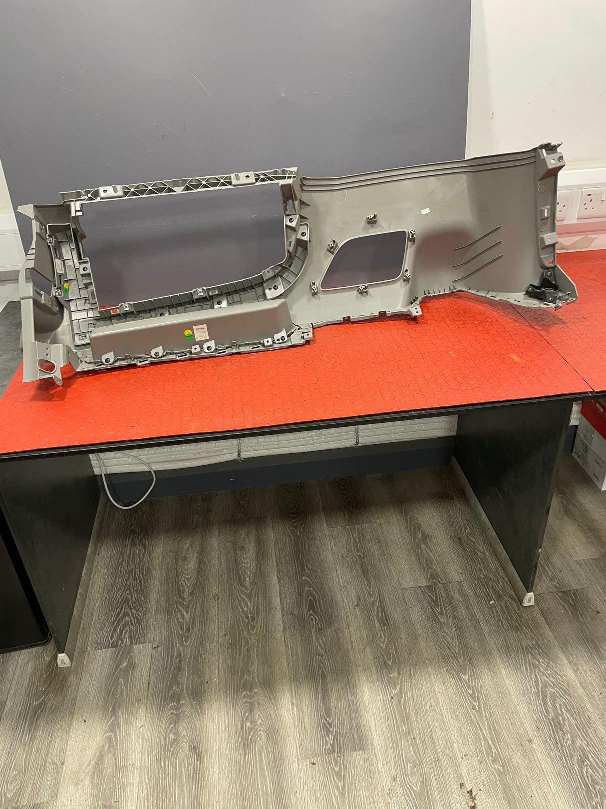 Saic Maxus Deliver 9 FRONT DASHBOARD PANEL,GLOVE BOX HOUSING 2021-2024 P/N 1860982 / 1860988 / 1860985
