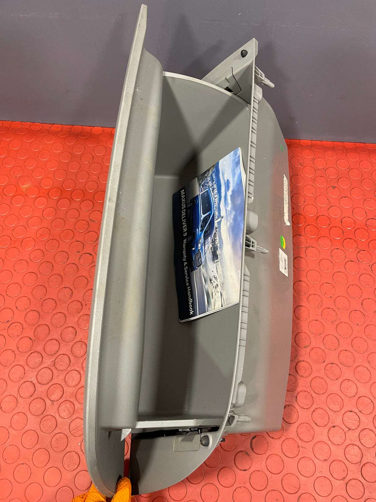 Saic Maxus Deliver 9 GLOVE BOX ASSEMBLY Left 2.0 2021-2024 P/N C00118080