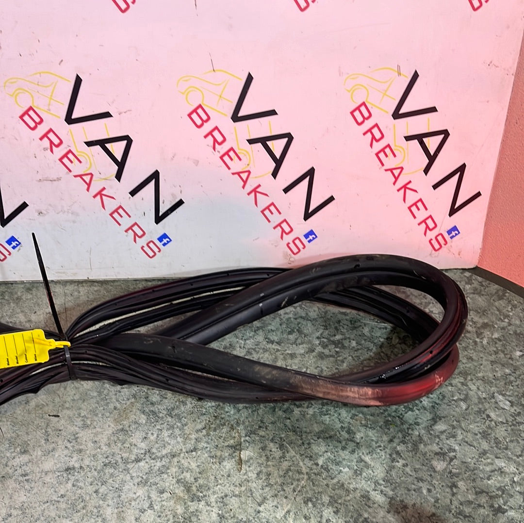 Ford Transit Custom PASSENGER SIDE FRONT DOOR RUBBER SEAL N/S/F 2013-2018 P/N BK21V20708AE