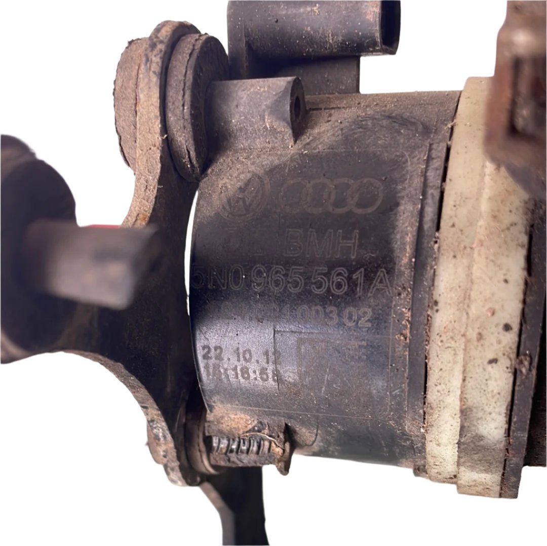 2015 Volkswagen Transporter auxiliary water pump