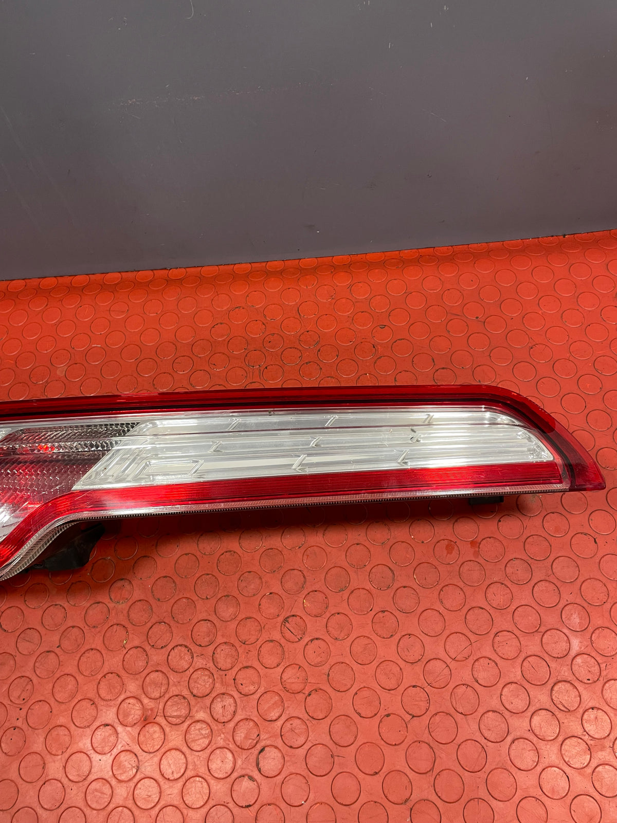 Ford Transit Custom TAILLIGHT PASSENGER SIDE LH (Damaged Lens) 2013-2023 P/N BK2113405AG - 3