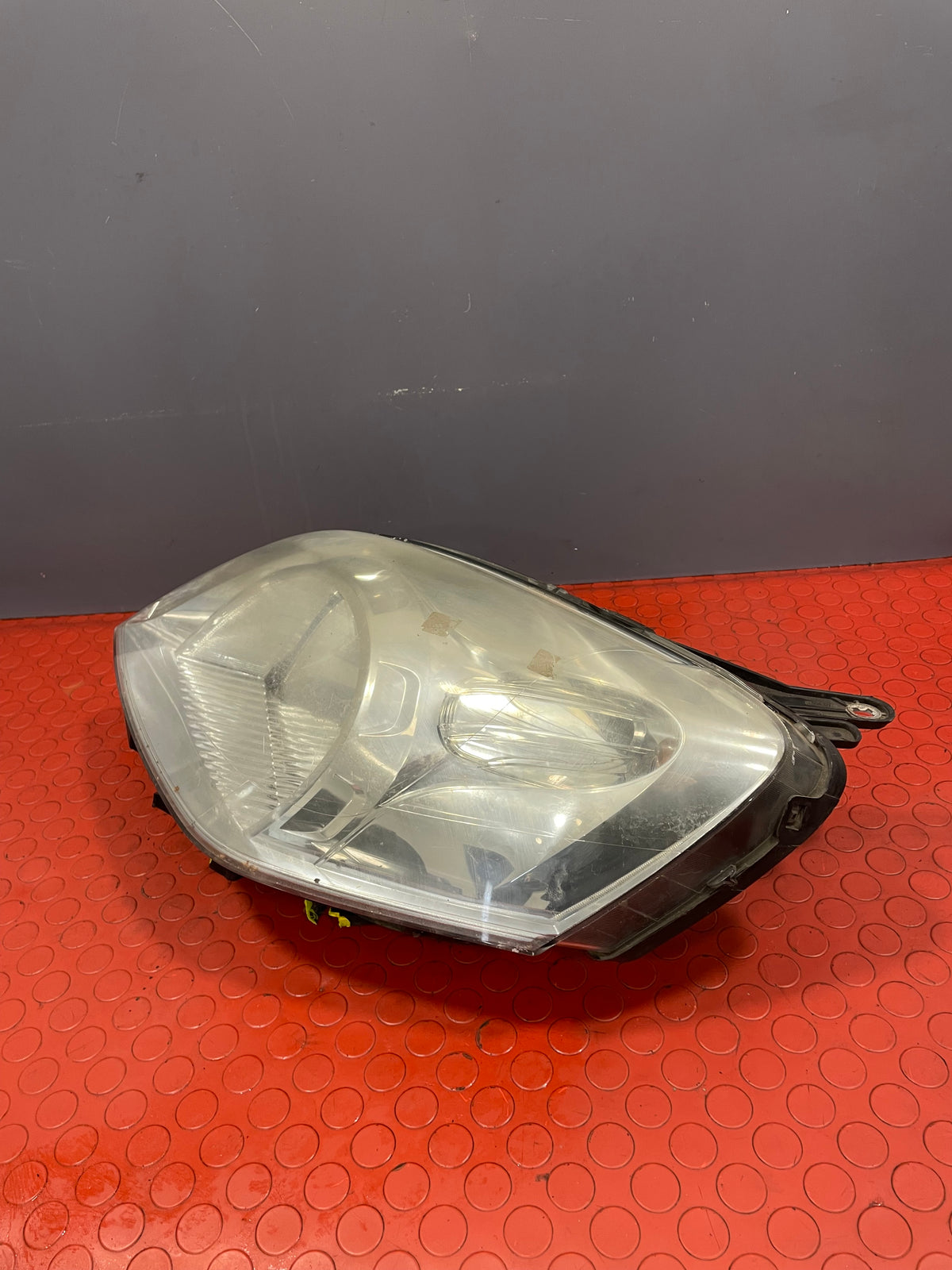 Peugeot Bipper/Citroen Nemo PASSENGER SIDE HEADLIGHT 2013(Broken Mountings Cracked Underside) P/N 45575383 - 1