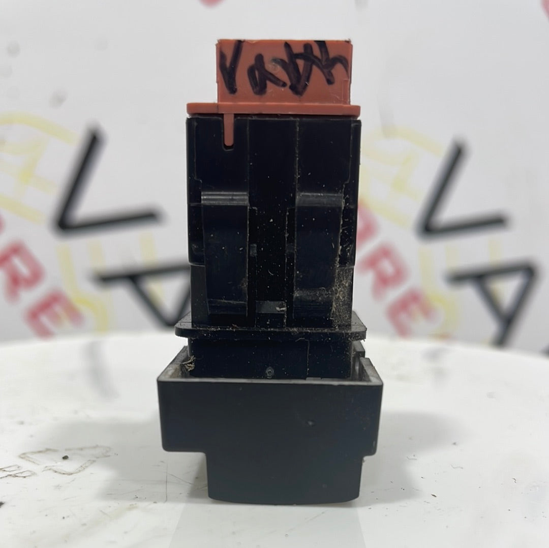 Vauxhall Vivaro/Citroen Dispatch/Peugeot Expert HAZARD CONTROL SWITCH  2019-2022 P/N 9809181677