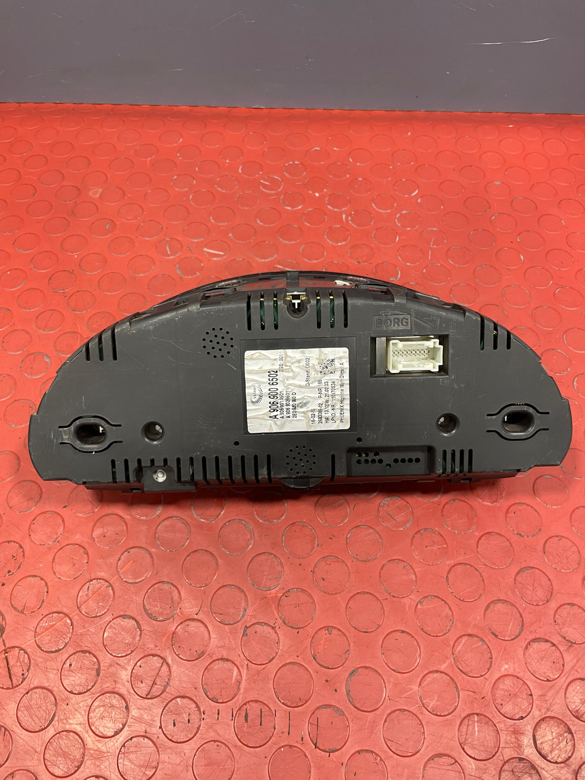 Volkswagen Crafter INSTRUMENT CLUSTER SPEEDOMETER 2006-2016 (CRACKED GLASS) P/N A9069006502