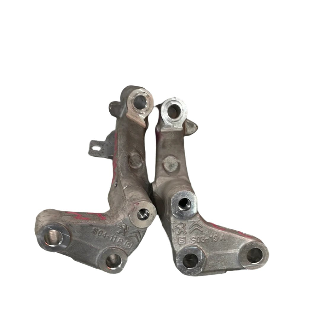 Citroen Berlingo/Peugeot Partner/Vauxhall Combo/Toyota Proace CIty FRONT SUB FRAME SUPPORT BRACKETS (PAIR) 1.5 2018-2025 P/N 967763018003