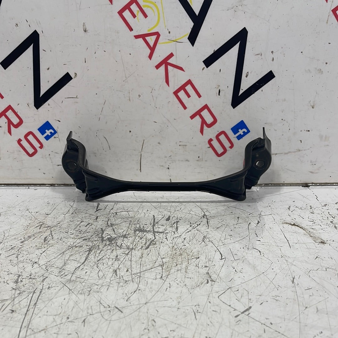 Nissan Navara BATTERY CLAMP/BRACKET 2017 P/N BFD032676