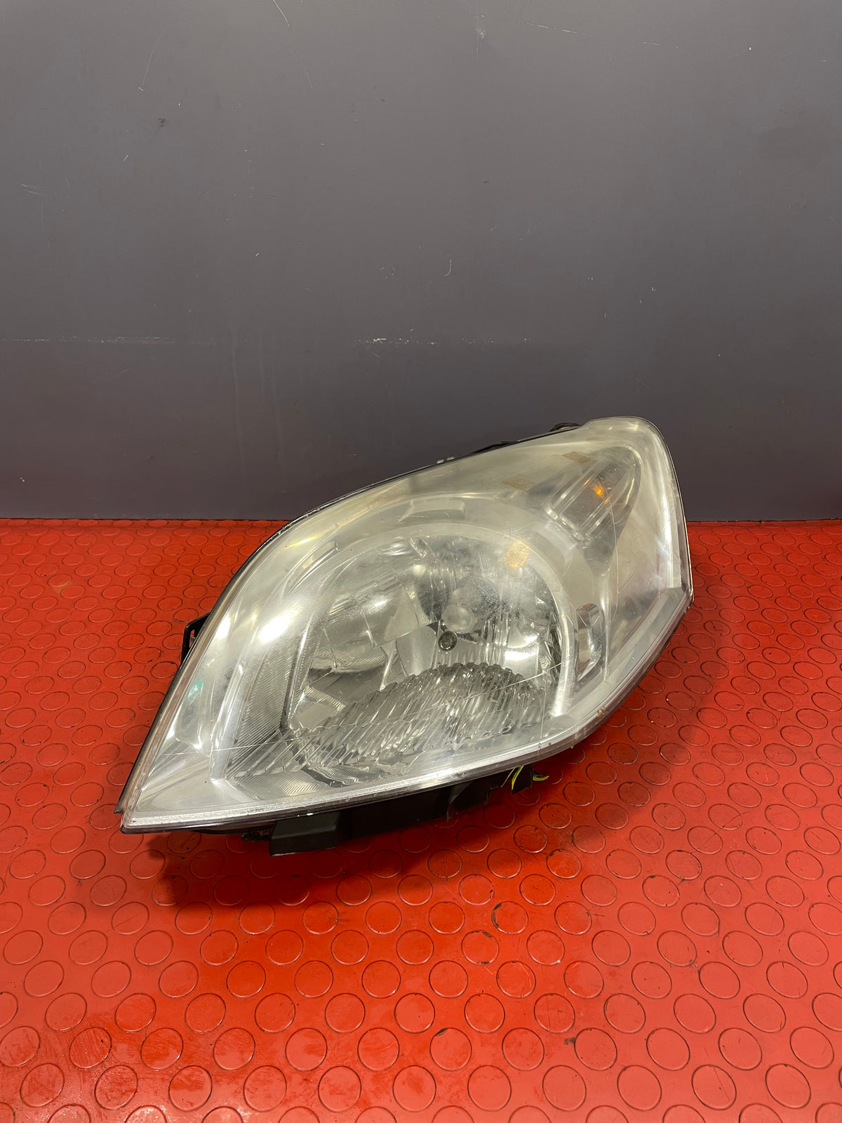 Peugeot Bipper/Citroen Nemo PASSENGER SIDE HEADLIGHT 2013(Broken Mountings Cracked Underside) P/N 45575383 - 1