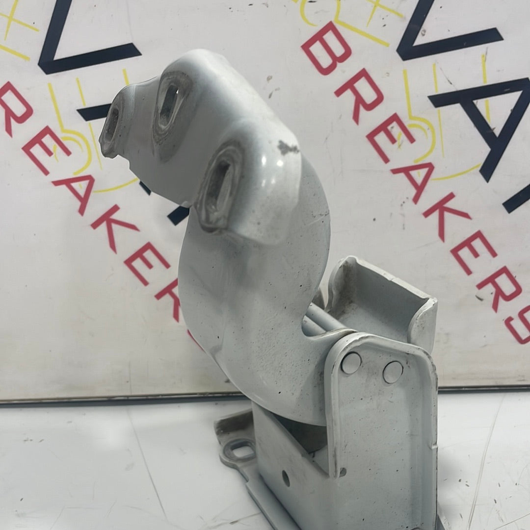 Renault Trafic/Vauxhall Vivaro REAR DOOR HINGE (White) 2017 P/N 904006707R