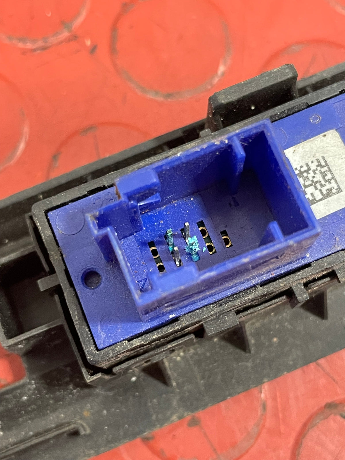 Citroen Berlingo/Peugeot Partner INTERIOR SWITCHES 2019-2024 P/N 9811141877 - 1 / 9808825177