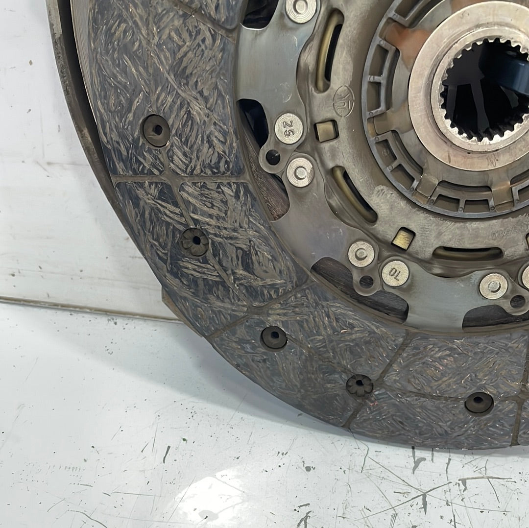 Volkswagen Crafter FWD CLUTCH PLATE WITH PRESSURE PLATE 2.0 2021  P/N 04L141015P