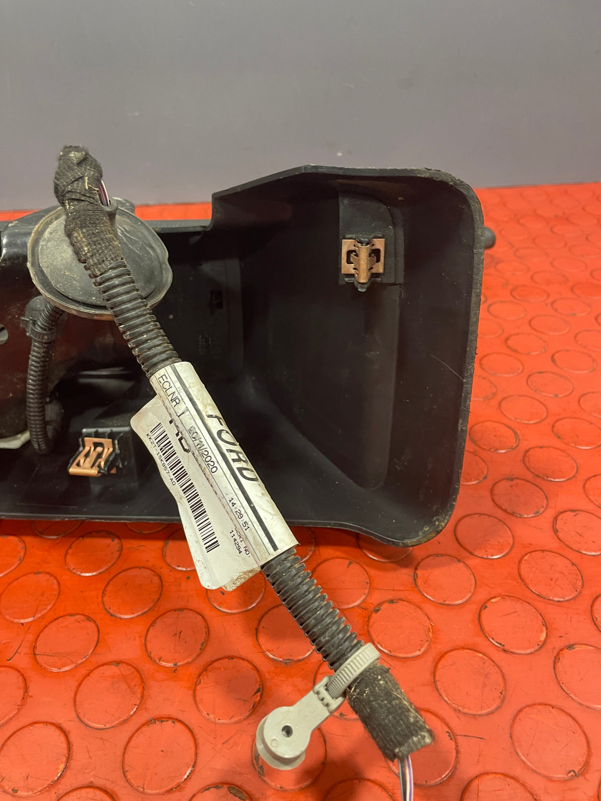 Ford Transit Mk8 HANDBRAKE LEVER WITH PLASTIC SURROUND 2020 P/N KK2T15K857AD / JK21V045A06C