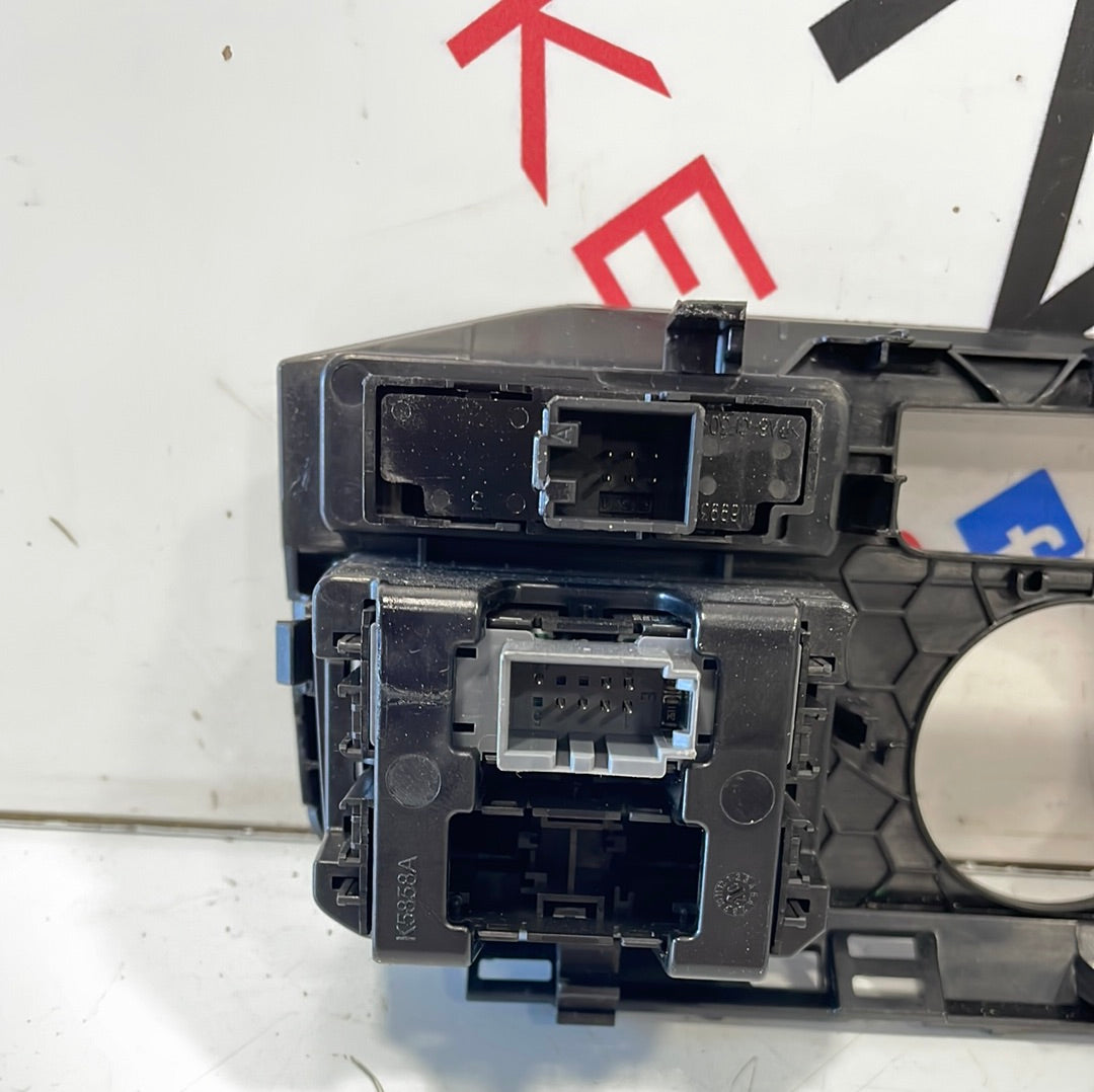 Volkswagen Crafter HEATER CONTROL SURROUND TRIM W/SWITCHES 2021 P/N 7C0857212B