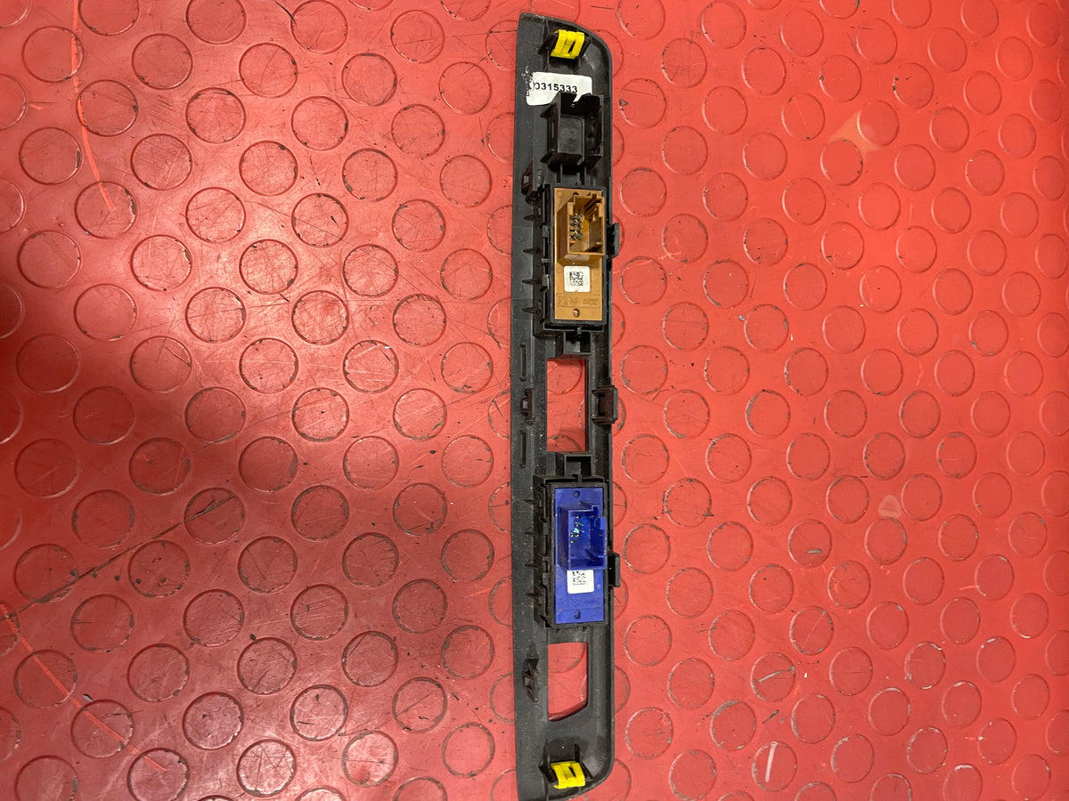 Citroen Berlingo/Peugeot Partner INTERIOR SWITCHES 2019-2024 P/N 9811141877 - 1 / 9808825177