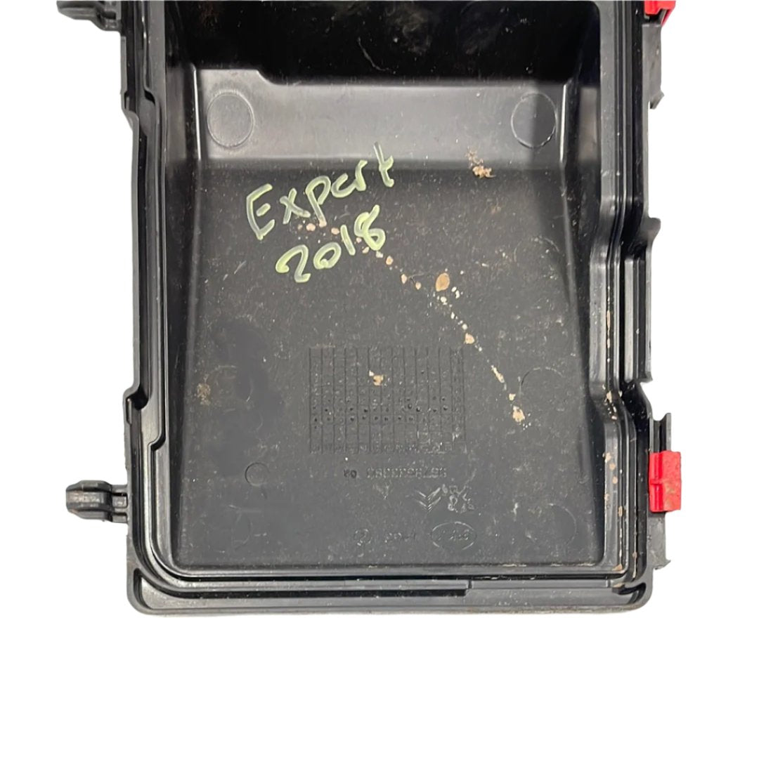 Citroen Dispatch/Peugeot Expert FUSE BOX COVER 2017-2023 P/N 9678633380