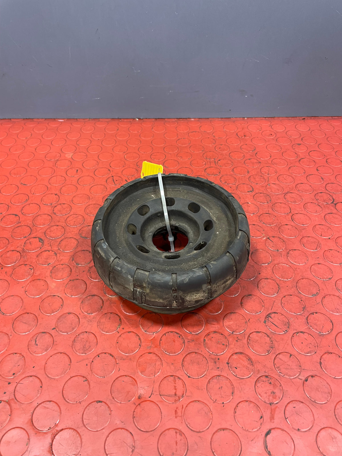 Renault Trafic/Vauxhall Vivaro/Nissan NV300 FRONT STRUT TOP MOUNT 2014-PRESENT P/N 8200904007