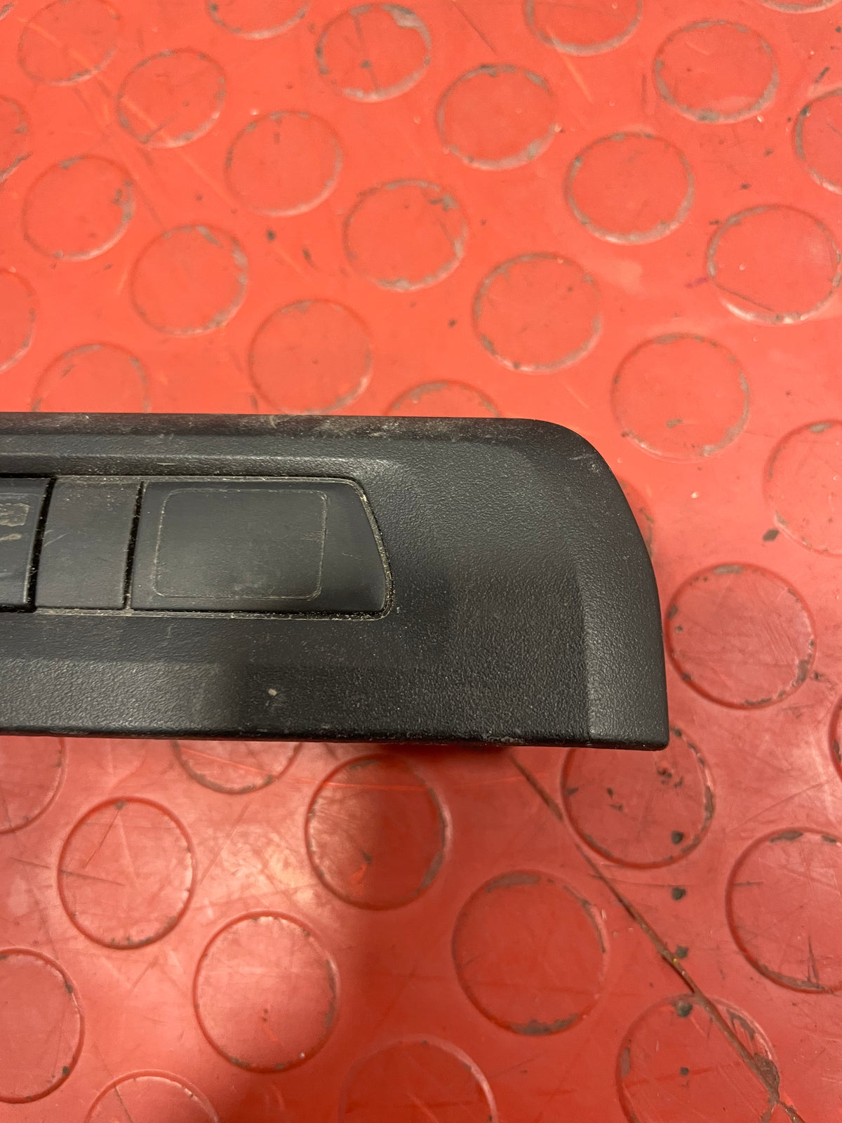 Citroen Berlingo/Peugeot Partner REAR CENTRAL LOCKING SWITCH AND PANEL 2019-2024 P/N 9811141877 / 9808825177