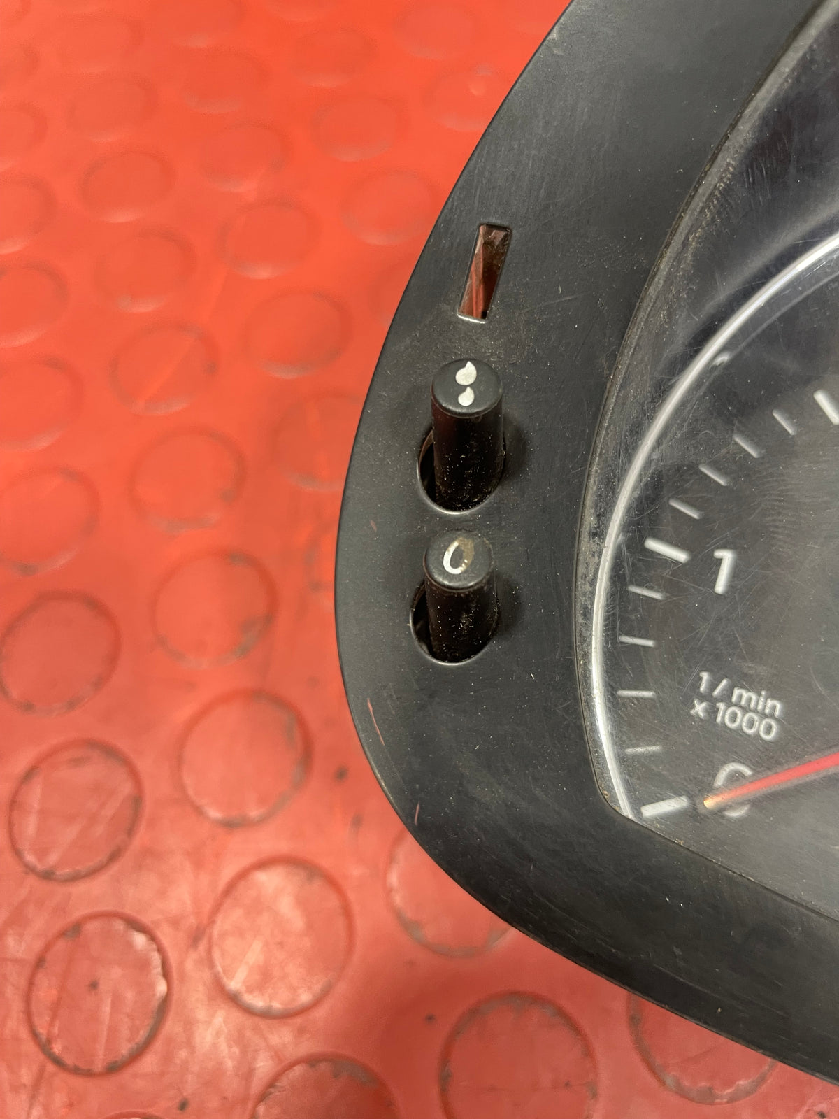 Volkswagen Crafter INSTRUMENT CLUSTER SPEEDOMETER 2006-2016 (CRACKED GLASS) P/N A9069006502