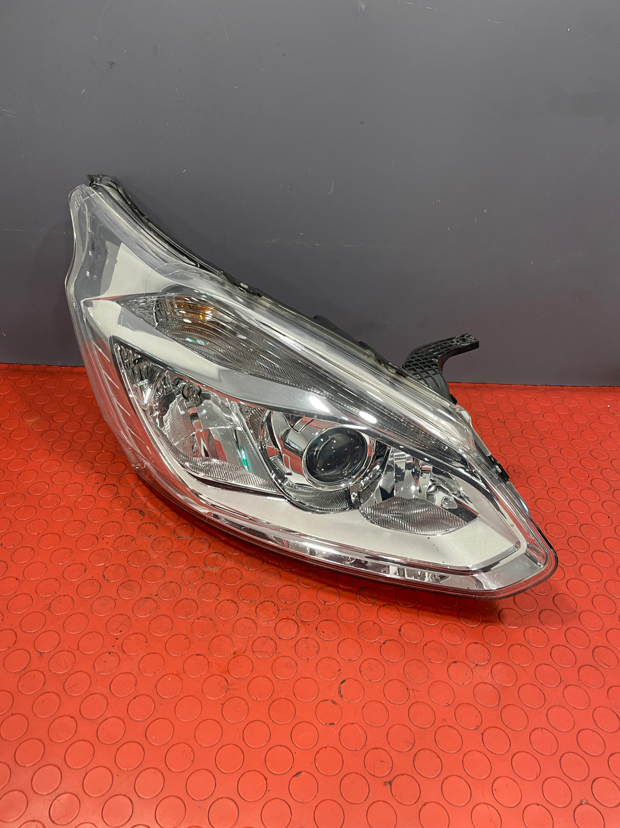 Ford Transit Custom HEADLIGHT ASSEMBLY Driver's Side Chrome Interior (1 mounting point damage) 2013-2018 P/N BK2113D152B - 1