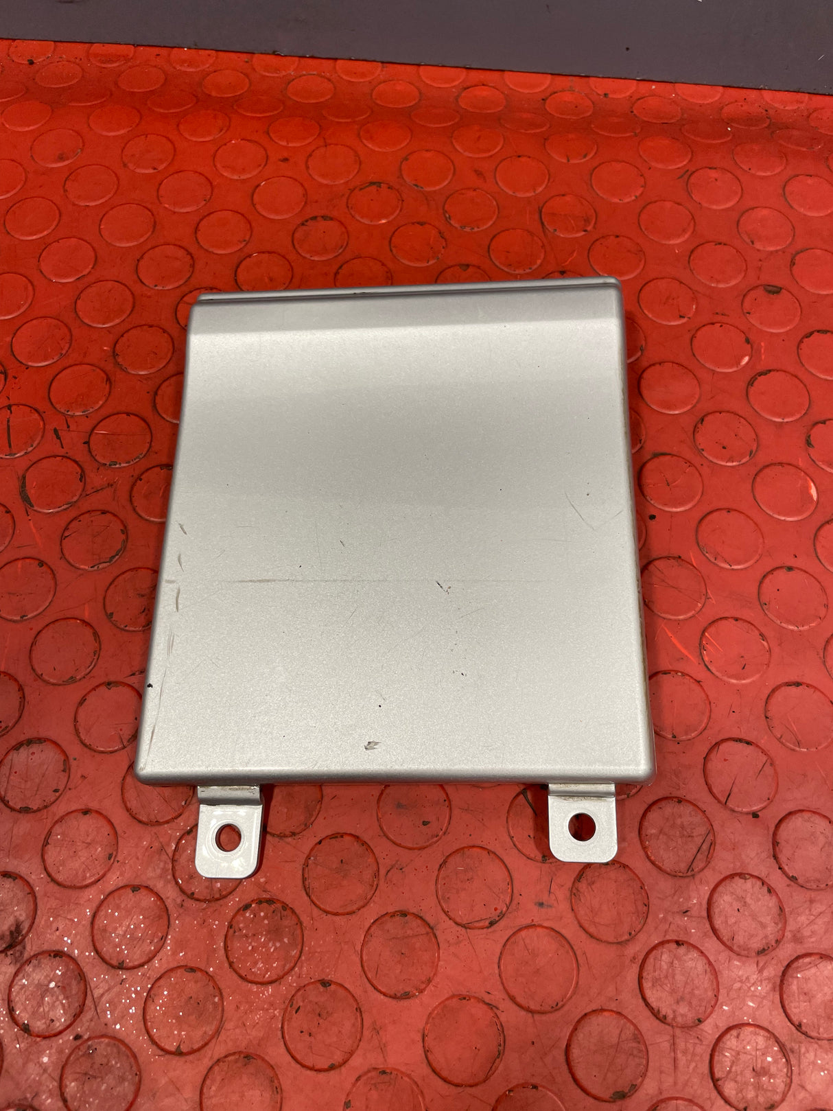 Renault Trafic/Vauxhall Vivaro/Nissan NV300 MOULDING UNDER FUEL FILLER FLAP PASSENGER'S SIDE (Silver) 2014-2019 P/N 788287806R