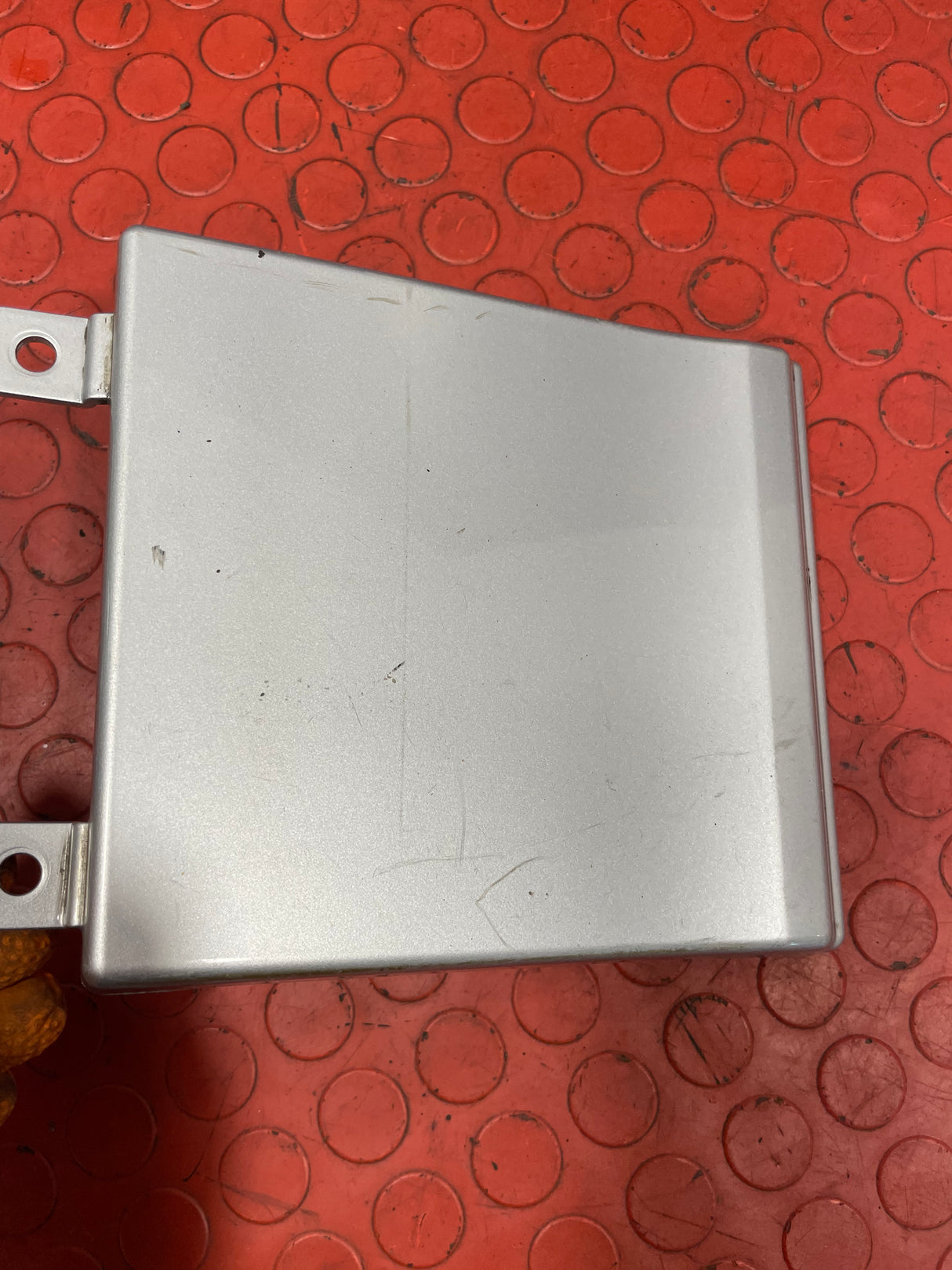 Renault Trafic/Vauxhall Vivaro/Nissan NV300 MOULDING UNDER FUEL FILLER FLAP PASSENGER'S SIDE (Silver) 2014-2019 P/N 788287806R