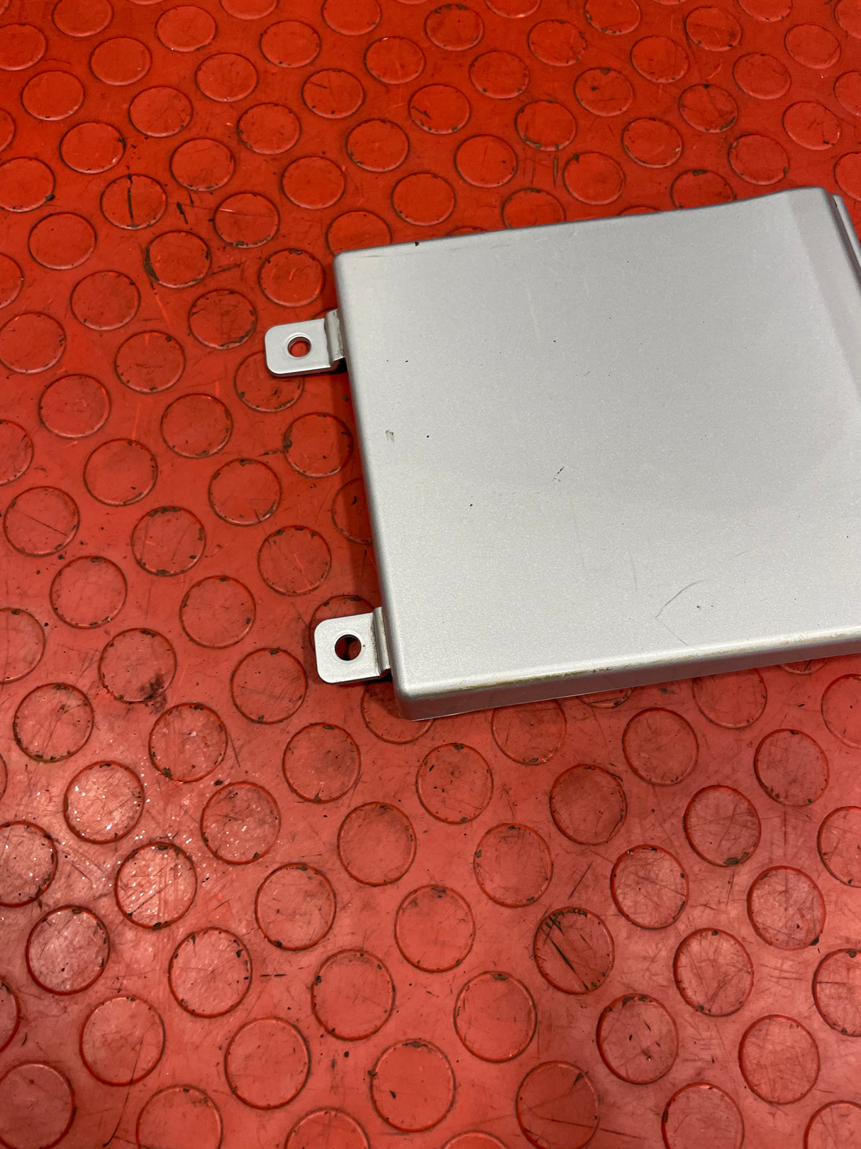 Renault Trafic/Vauxhall Vivaro/Nissan NV300 MOULDING UNDER FUEL FILLER FLAP PASSENGER'S SIDE (Silver) 2014-2019 P/N 788287806R
