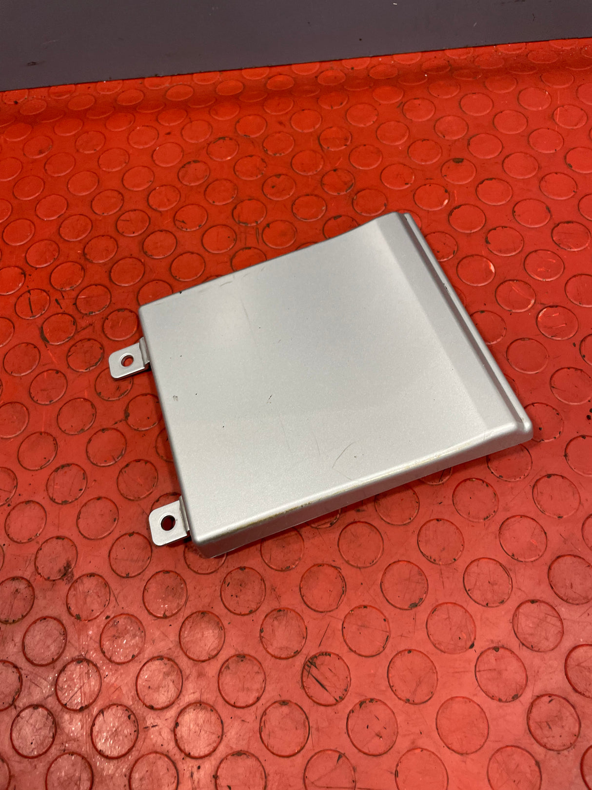 Renault Trafic/Vauxhall Vivaro/Nissan NV300 MOULDING UNDER FUEL FILLER FLAP PASSENGER'S SIDE (Silver) 2014-2019 P/N 788287806R