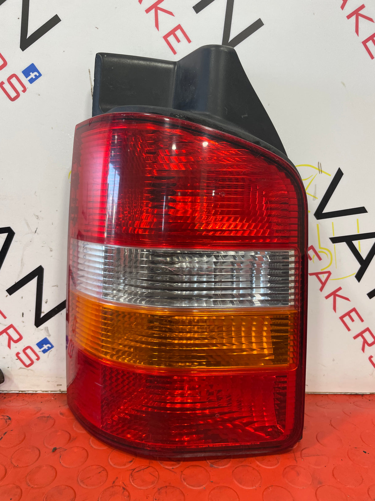 Volkswagen Transporter T5 PASSENGER SIDE REAR TAIL LIGHT (CRACKED PLEASE SEE PHOTOS) 2009-2015 P/N 7H0945095F