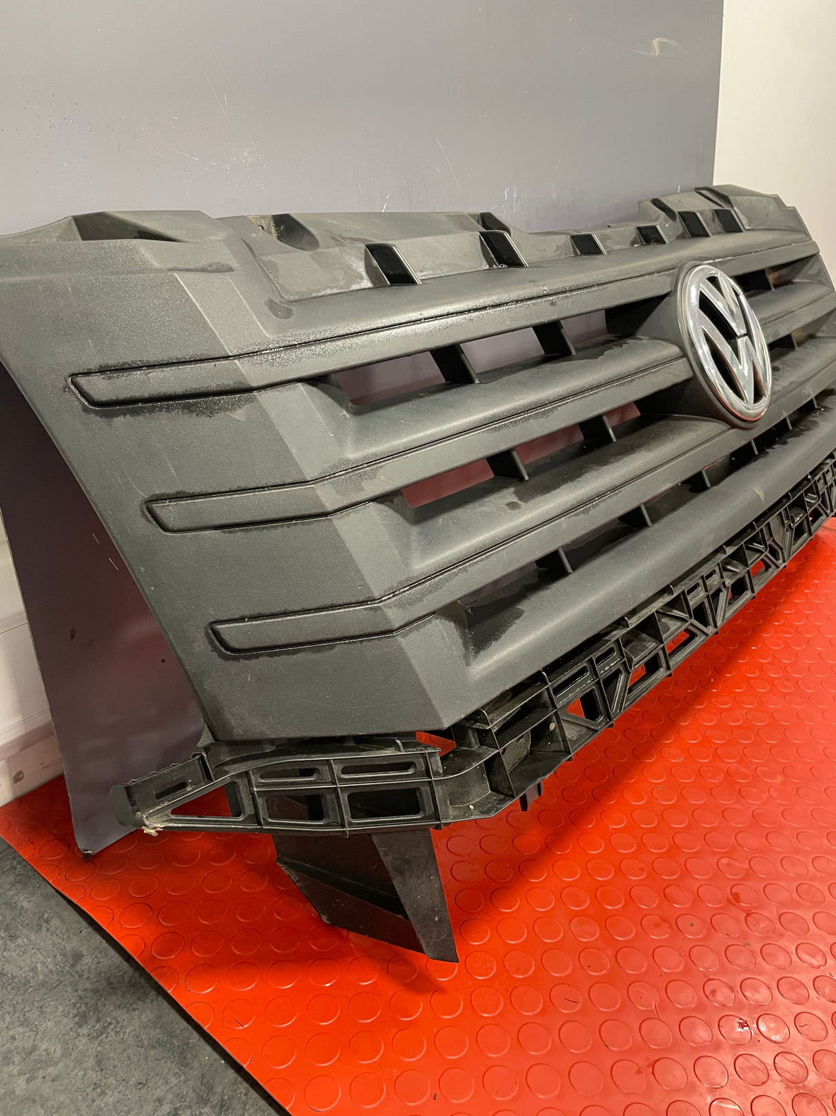 Volkswagen Crafter FRONT BUMPER GRILL 2012-2016 P/N HVW9068800385