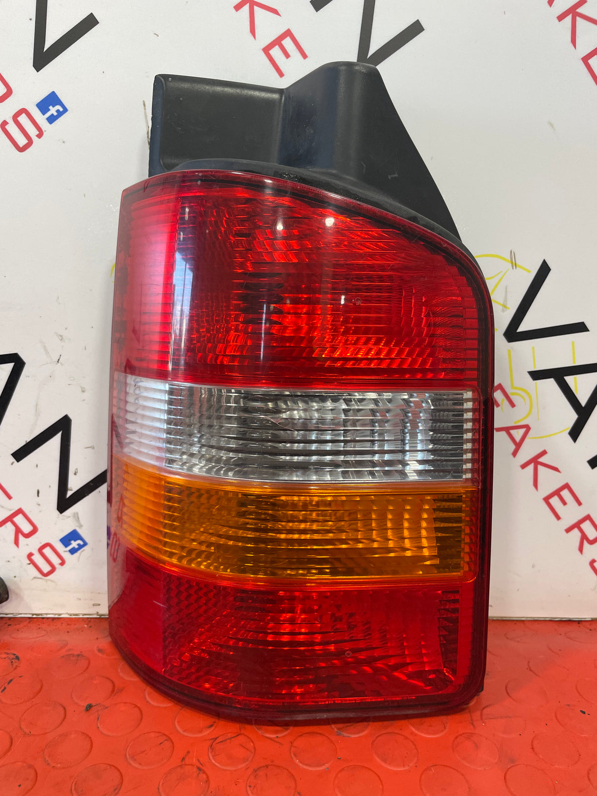 Volkswagen Transporter T5 PASSENGER SIDE REAR TAIL LIGHT (CRACKED PLEASE SEE PHOTOS) 2009-2015 P/N 7H0945095F