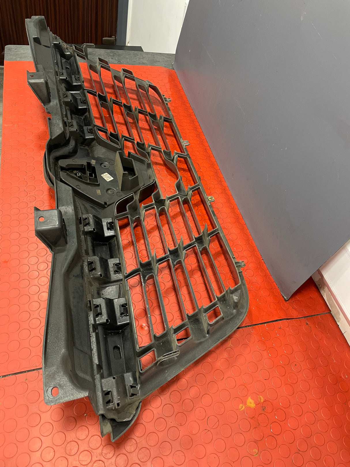 Renault Master FACELIFT FRONT BUMPER GRILLE (Damage Mounting Point Right Side) 2014-2021 P/N 623102803R / 623104199R