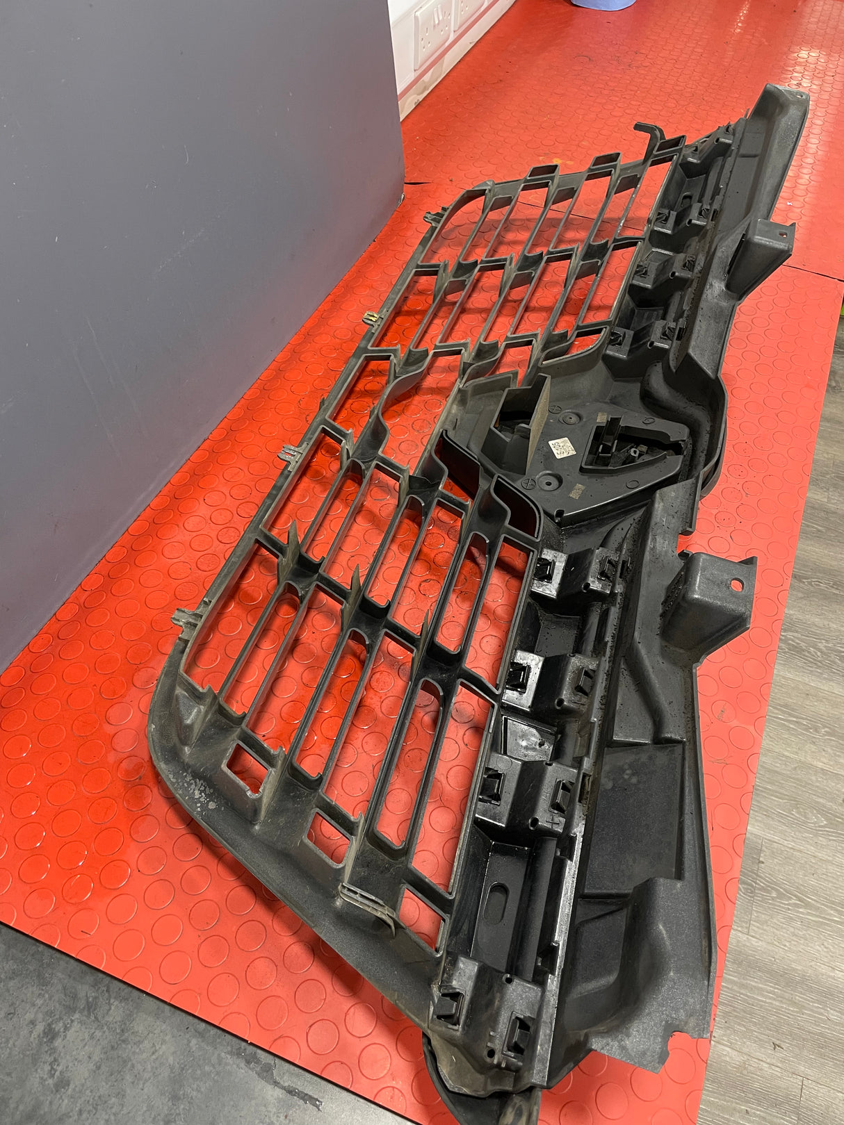 Renault Master FACELIFT FRONT BUMPER GRILLE (Damage Mounting Point Right Side) 2014-2021 P/N 623102803R / 623104199R