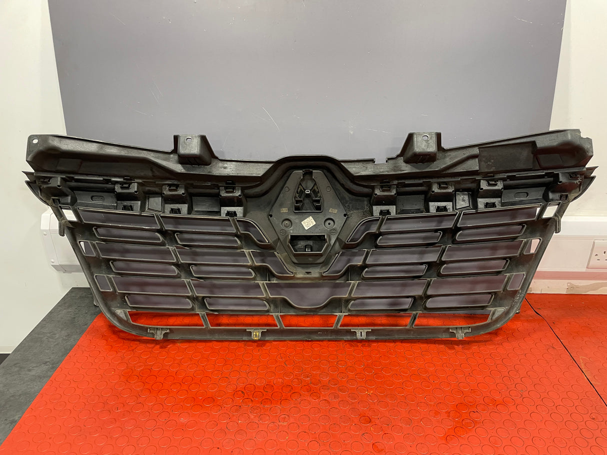 Renault Master FACELIFT FRONT BUMPER GRILLE (Damage Mounting Point Right Side) 2014-2021 P/N 623102803R / 623104199R