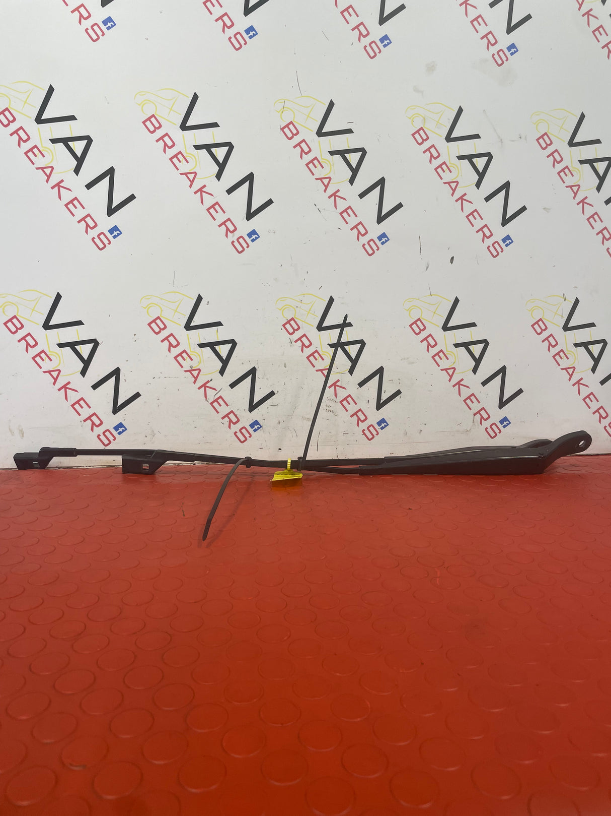 Citroen Berlingo/Peugeot Partner WINDSCREEN WIPERS (PAIR) No Blades 2008-2018   P/N 9682975280 - 1