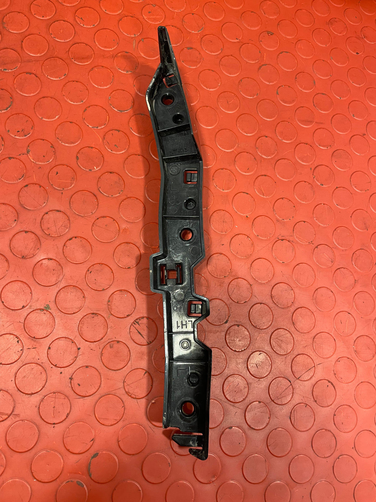 Citroen Berlingo/Peugeot Partner/Vauxhall Combo/Proace City FRONT BUMPER SIDE HOLDER LEFT 2019-2024 P/N 9821847480