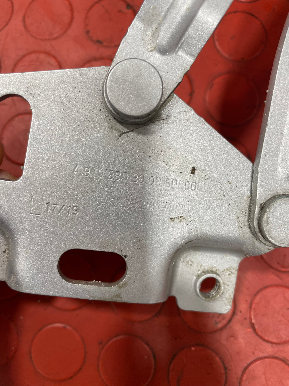 Mercedes Sprinter BONNET HINGE Passenger's Side LH 2019 P/N A9108803000