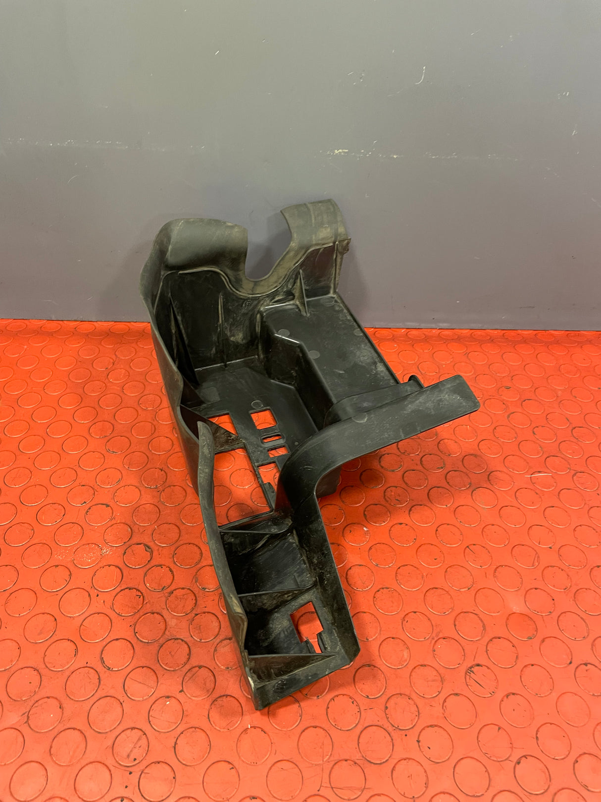 Mercedes Sprinter FRONT RIGHT AIR DUCT GUIDE 2019 P/N A9108804600