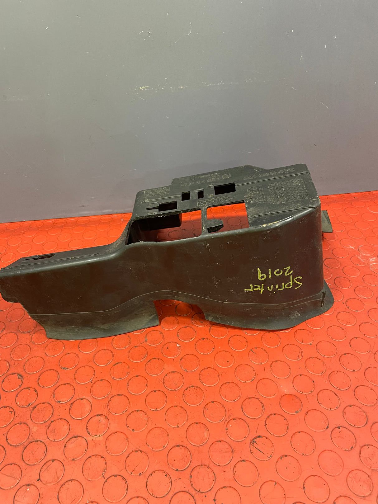 Mercedes Sprinter FRONT RIGHT AIR DUCT GUIDE 2019 P/N A9108804600