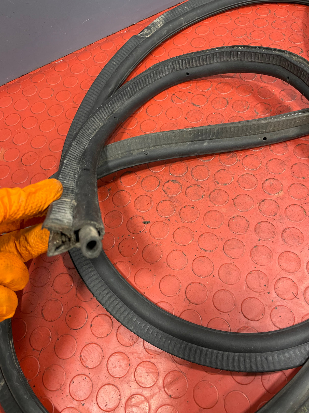 Renault Trafic/Vauxhall Vivaro/Nissan NV300 Primastar REAR RUBBER DOOR SEAL 2014-2019 P/N 8200032788