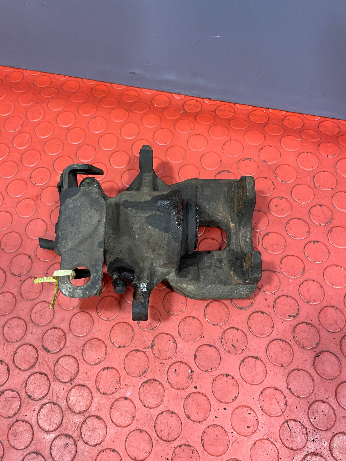 Ford Transit REAR BRAKE CALIPER Driver's Side 2.2 MK7 FWD 2010 P/N 6C112552AD