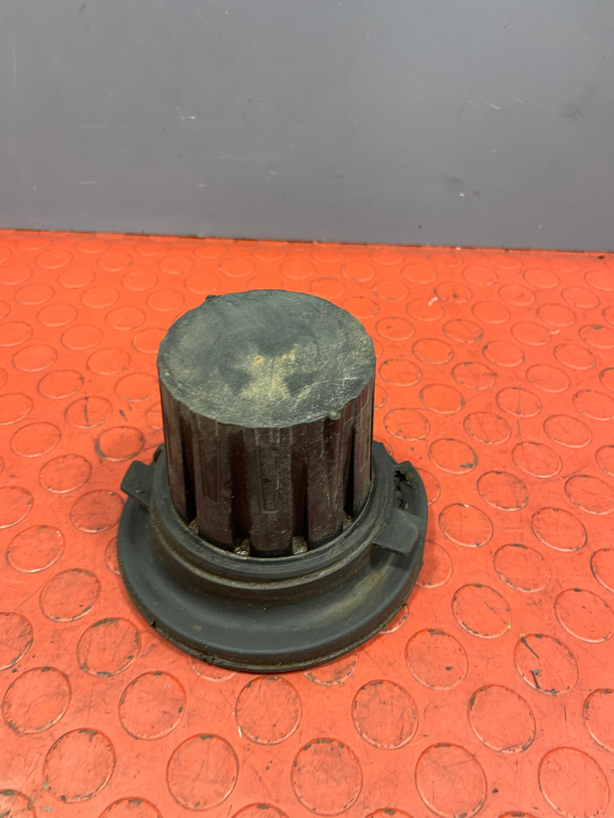 Citroen Berlingo/Peugeot Partner/Vauxhall Combo/Toyota Proace City REAR UPPER COIL SPRING SEAT 2019-2024 P/N 9831086080