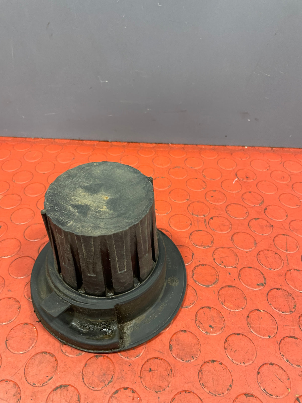 Citroen Berlingo/Peugeot Partner/Vauxhall Combo/Toyota Proace City REAR UPPER COIL SPRING SEAT 2019-2024 P/N 9831086080