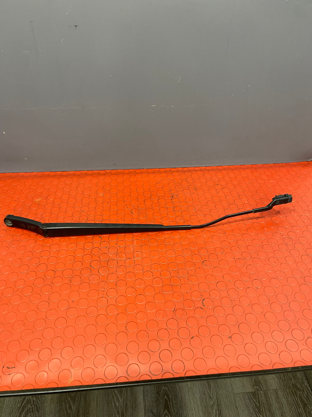 Volkswagen Crafter WIPER ARM Passenger's Side 2017-2023 P/N 7C2955409