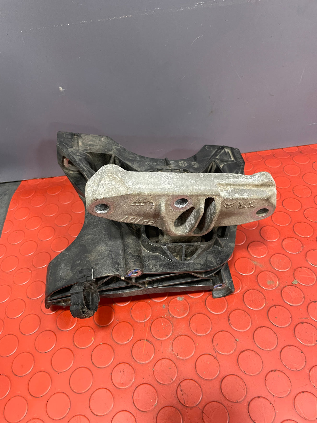 Citroen Berlingo/Peugeot Partner/Vauxhall Combo/Toyota Proace City ENGINE MOUNT O/S DRIVER'S SIDE 1.5  2019-2024 P/N 9820297580