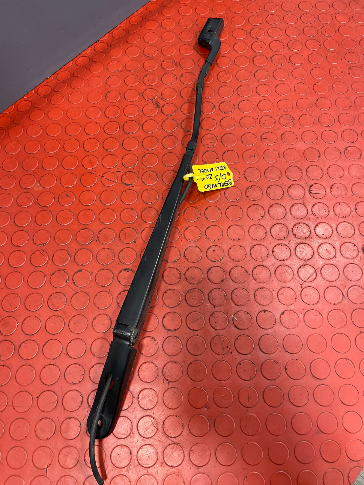 Vauxhall Combo/Peugeot Partner/Citroen Berlingo/Dispatch/Toyota Proace City WINDSCREEN WIPER ARM Driver's Side O/S P/N 9817214480