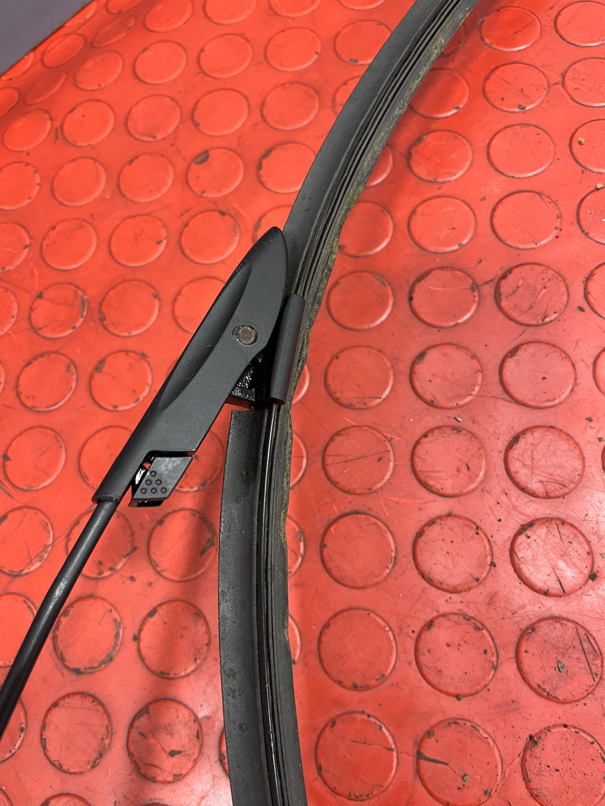 Peugeot Expert/Citroen Dispatch/Vauxhall Vivaro/Toyota Proace/Fiat Scudo WINDSCREEN WIPER ARM WORN BLADE Driver's Side 2016-2024 P/N 9808465680
